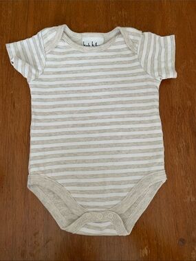 🍓3/$10 NWOT Nicole Miller Beige & White Striped Baby Onesie